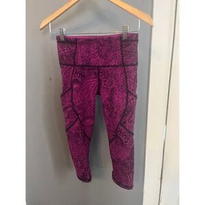 lululemon size 4 crop capri leggings size 4 outrun 17” antique paisley